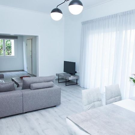 Sunny And Minimal Apt In Glyfada With 3 Bdrm Atenas Exterior foto
