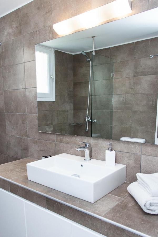 Sunny And Minimal Apt In Glyfada With 3 Bdrm Atenas Exterior foto