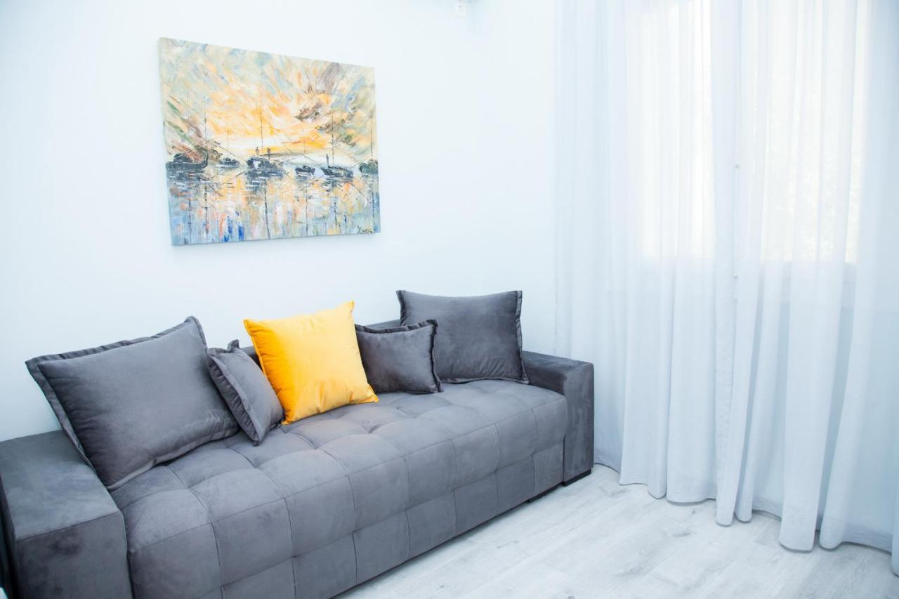 Sunny And Minimal Apt In Glyfada With 3 Bdrm Atenas Exterior foto