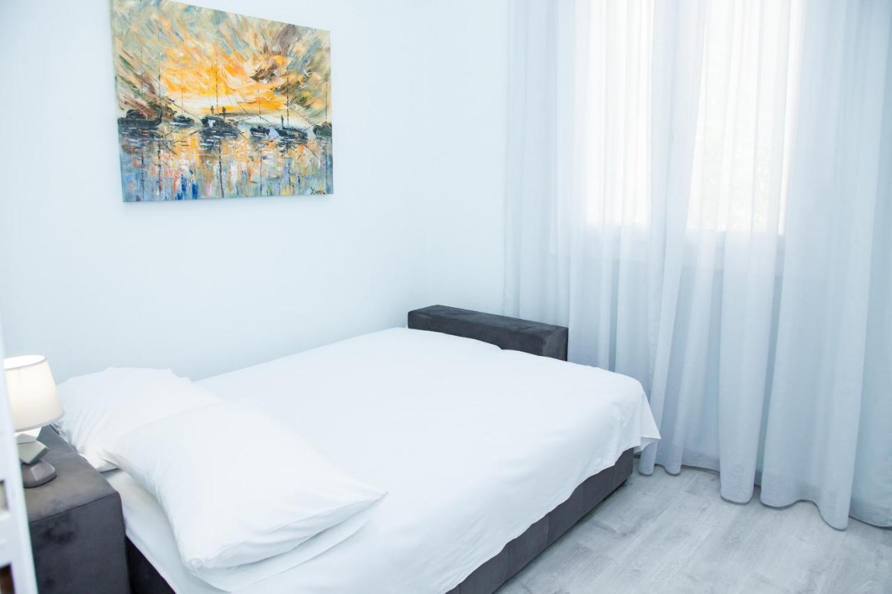 Sunny And Minimal Apt In Glyfada With 3 Bdrm Atenas Exterior foto