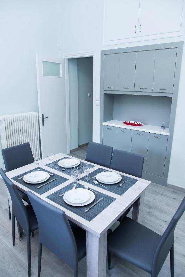 Sunny And Minimal Apt In Glyfada With 3 Bdrm Atenas Exterior foto