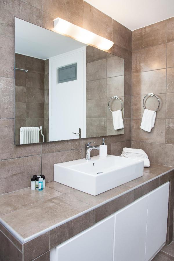 Sunny And Minimal Apt In Glyfada With 3 Bdrm Atenas Exterior foto