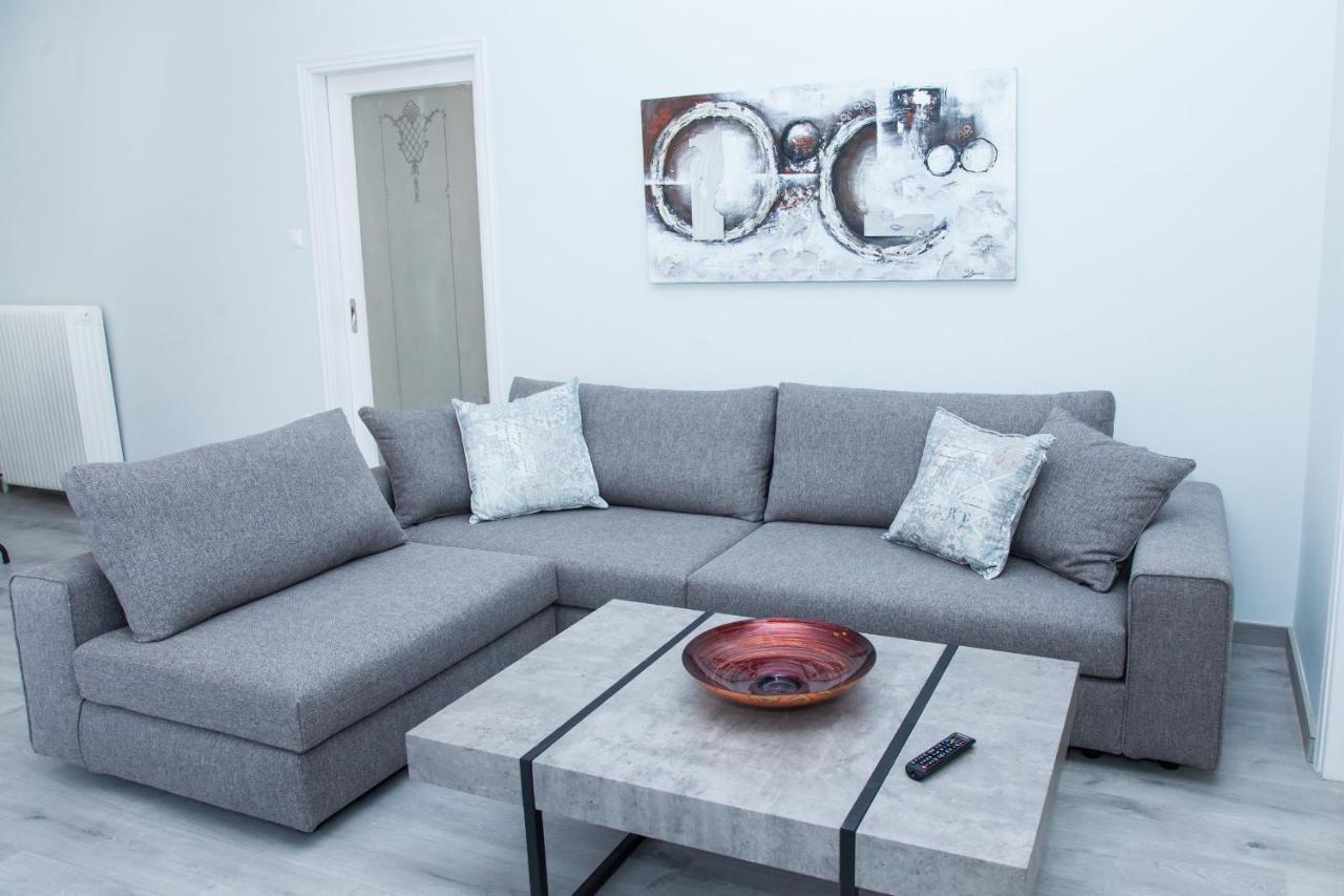 Sunny And Minimal Apt In Glyfada With 3 Bdrm Atenas Exterior foto