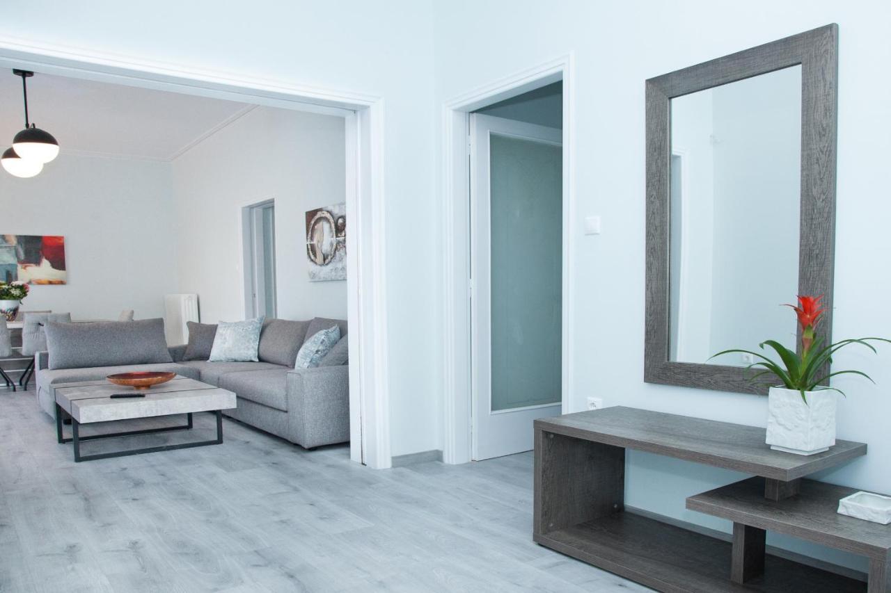 Sunny And Minimal Apt In Glyfada With 3 Bdrm Atenas Exterior foto