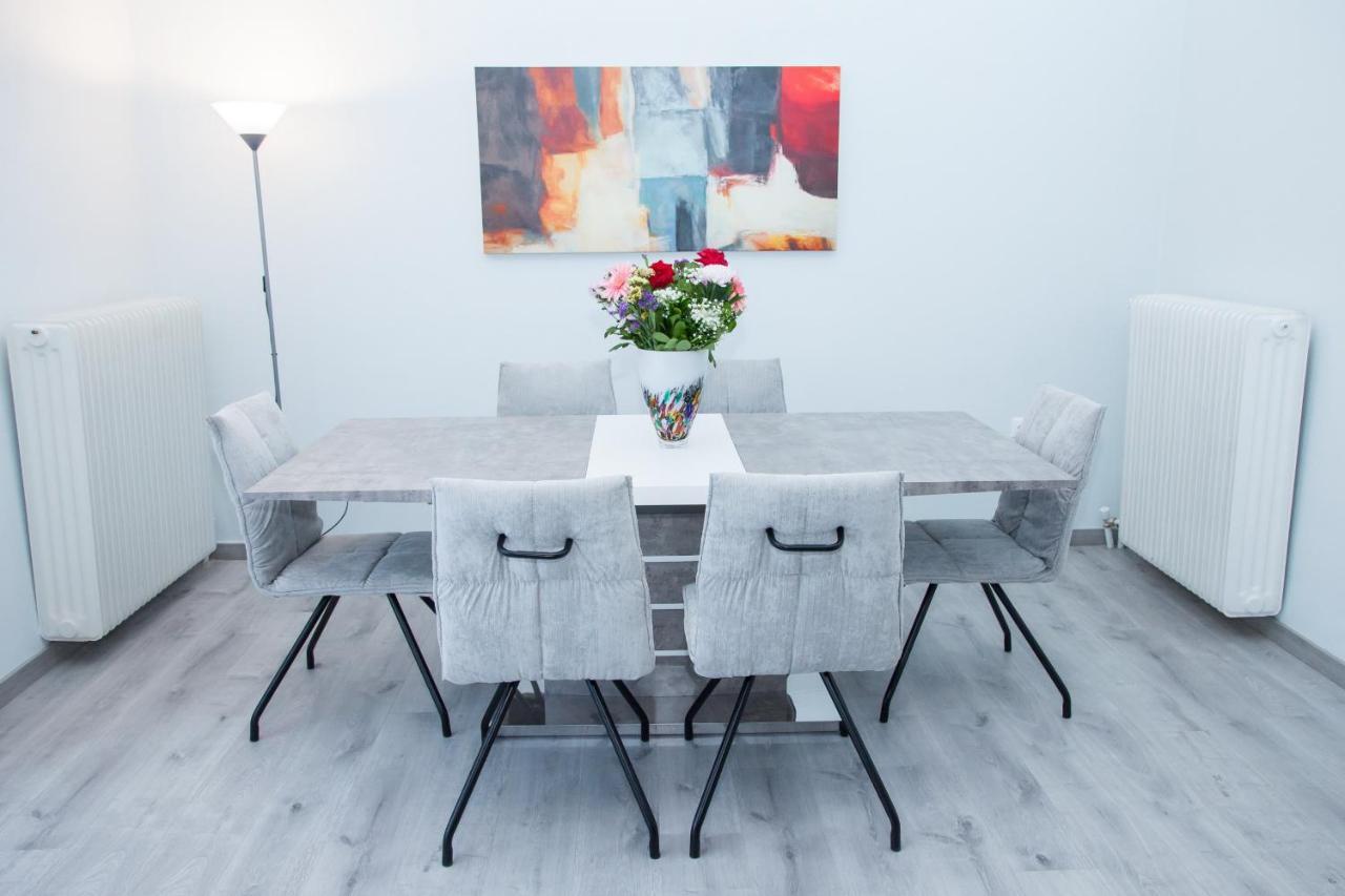 Sunny And Minimal Apt In Glyfada With 3 Bdrm Atenas Exterior foto